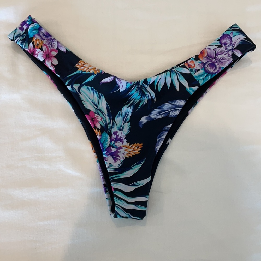 Floral bikini - Picture 4 of 7